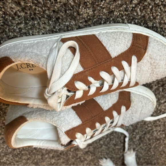 Adorable sneaker. Fits like a wide 8.5 - Picture 3 of 4